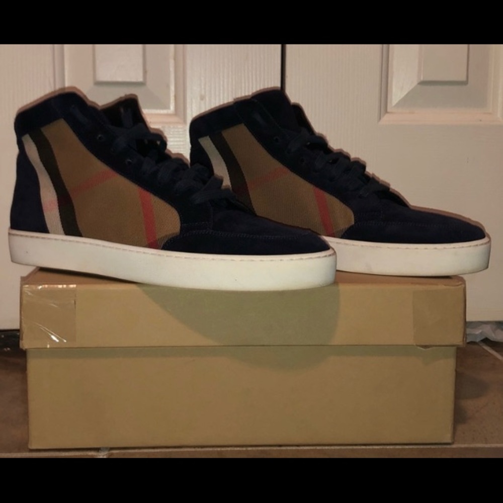 Burberry High Top Sneaker (41)